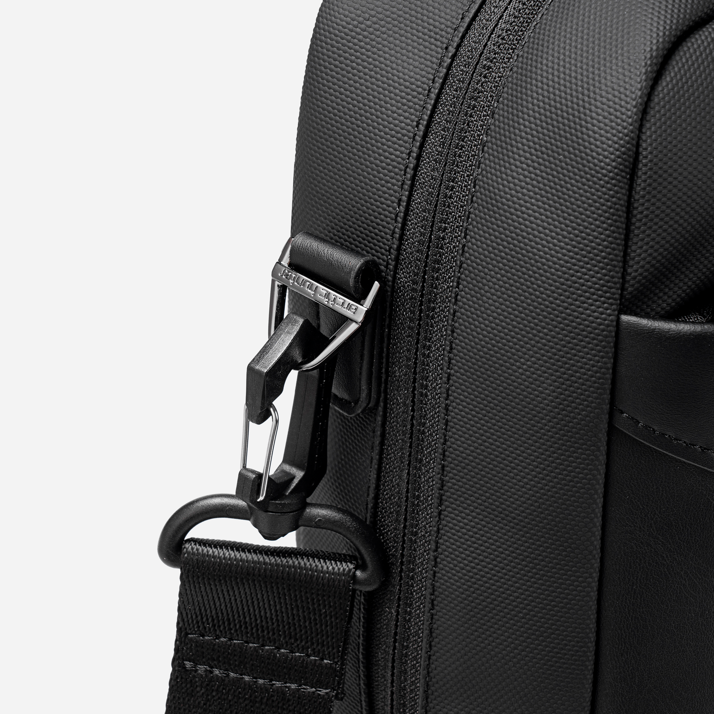 GWB00889 Black arctichunter-eg