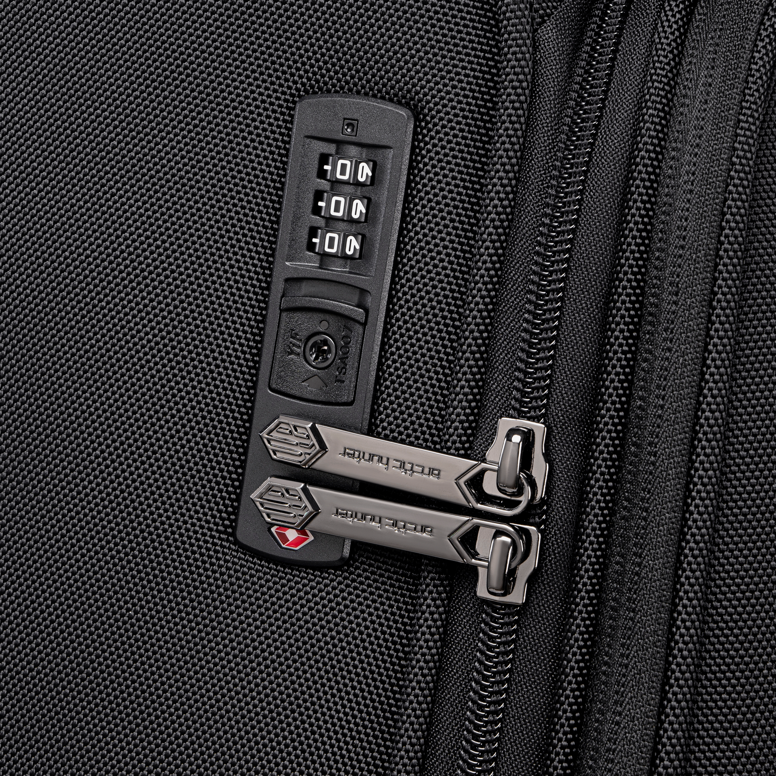 LGX006 Black arctichunter-eg