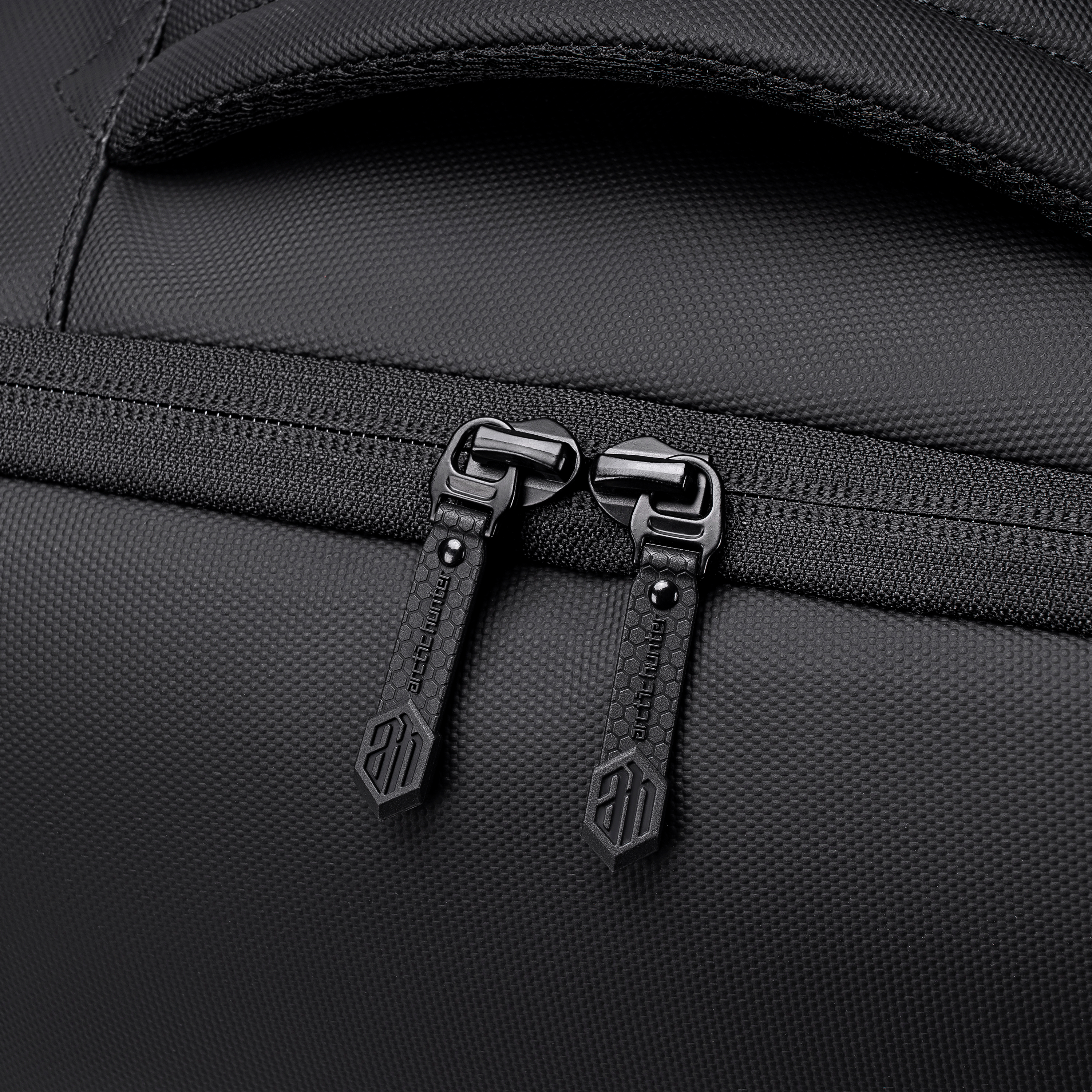 B00865 BLACK arctichunter-eg