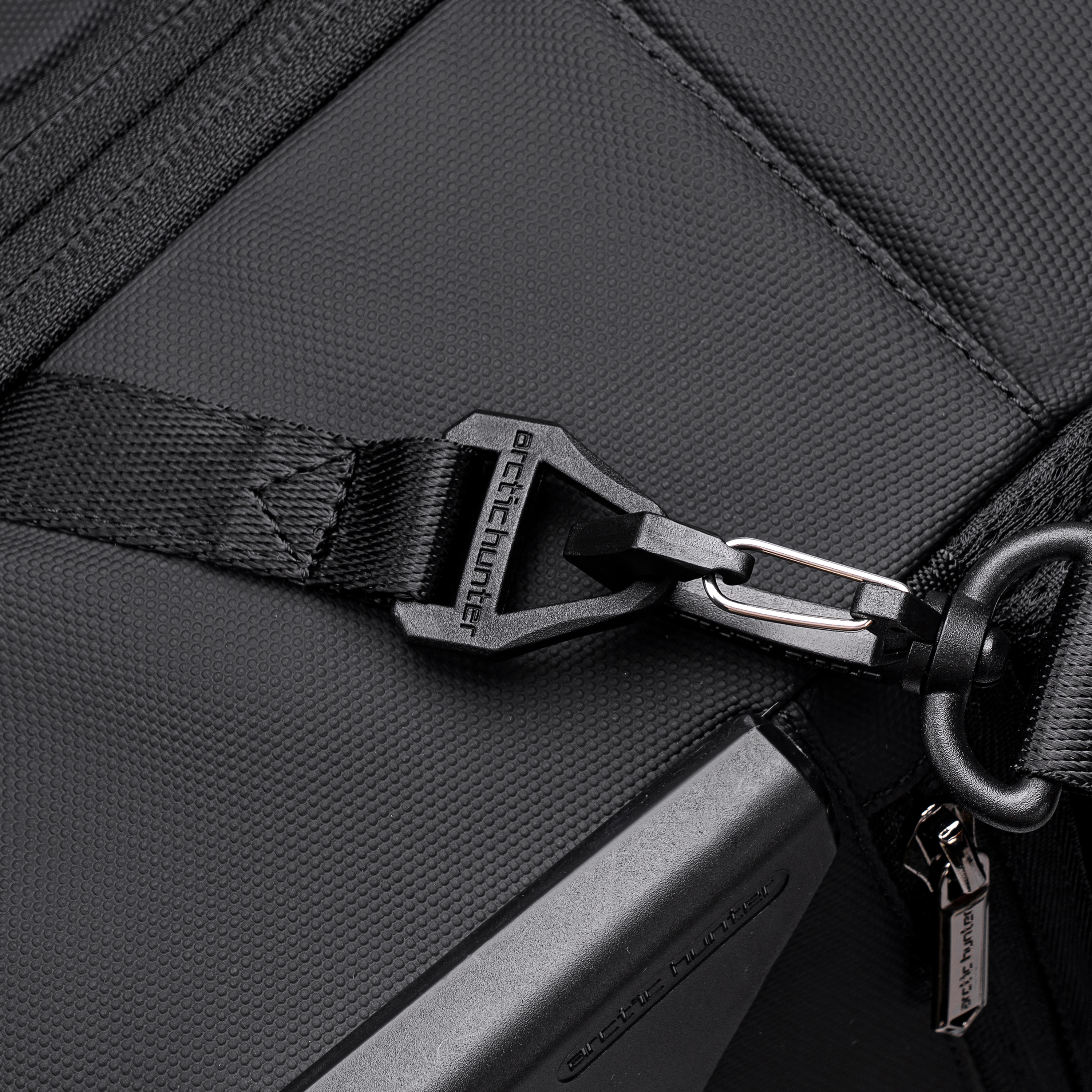 LG00861 Black arctichunter-eg