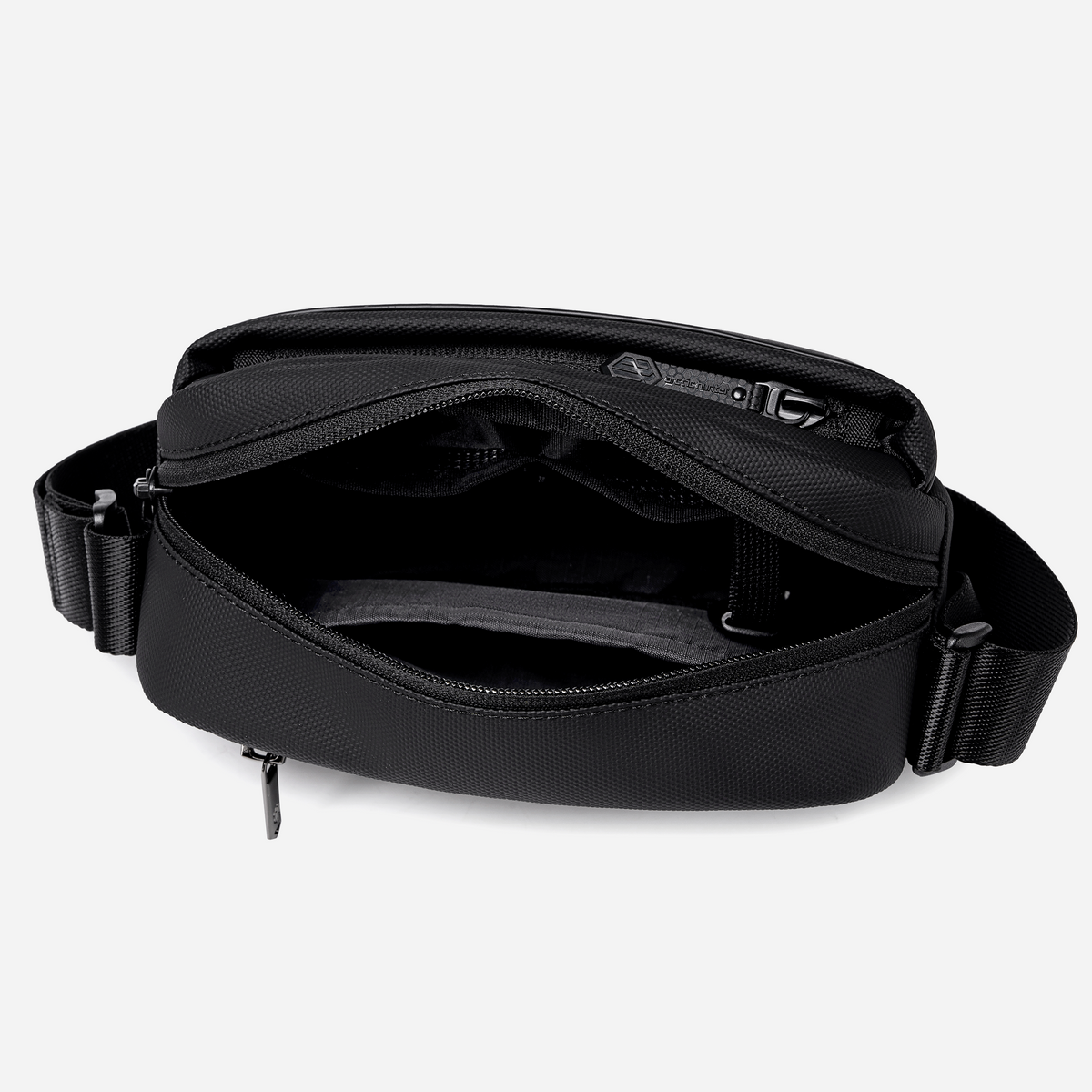 KB00946 Black arctichunter-eg