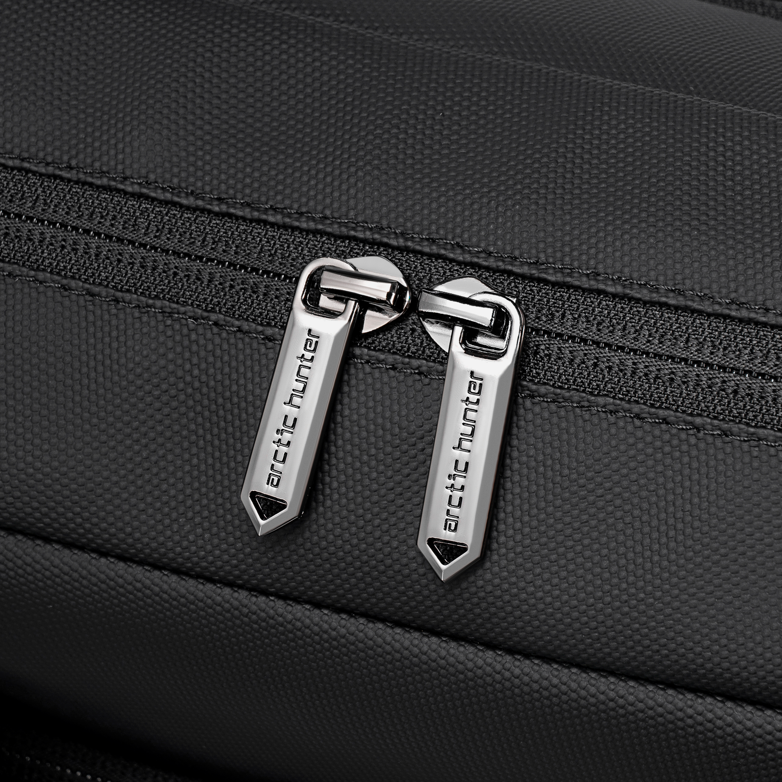 GWB00889 Black arctichunter-eg