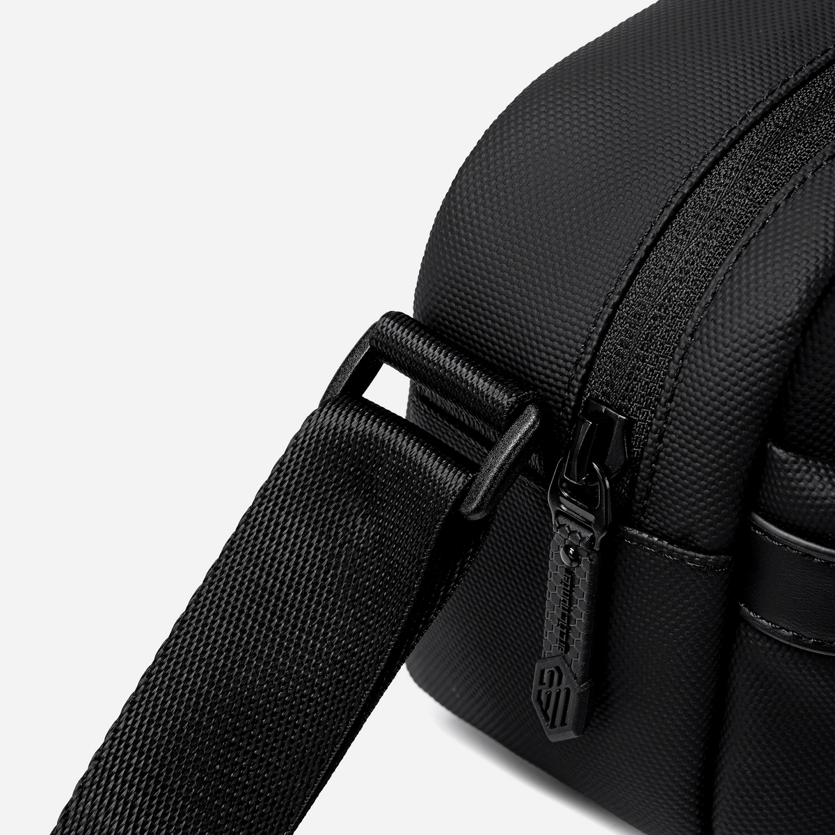 KB00946 Black arctichunter-eg