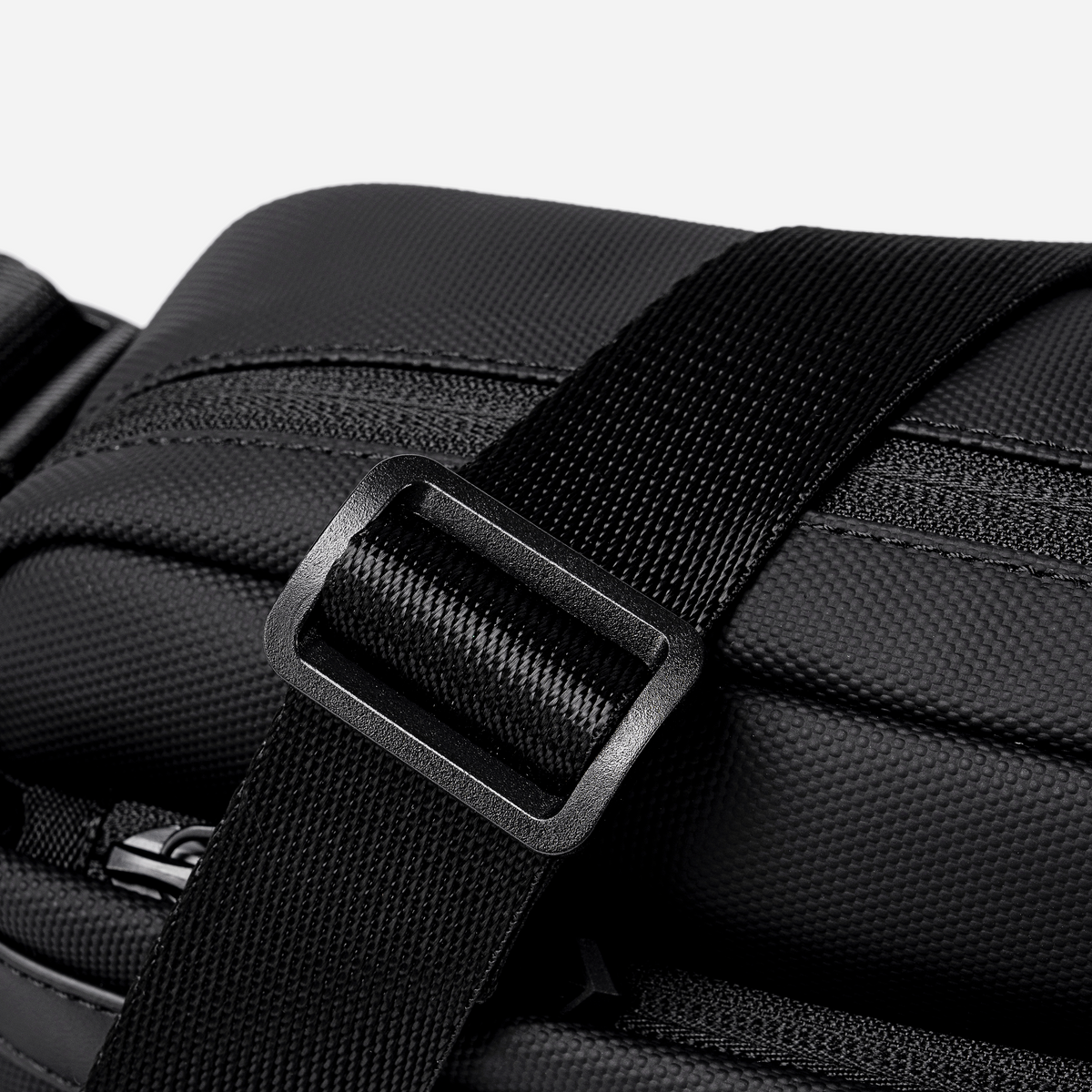 KB00946 Black arctichunter-eg