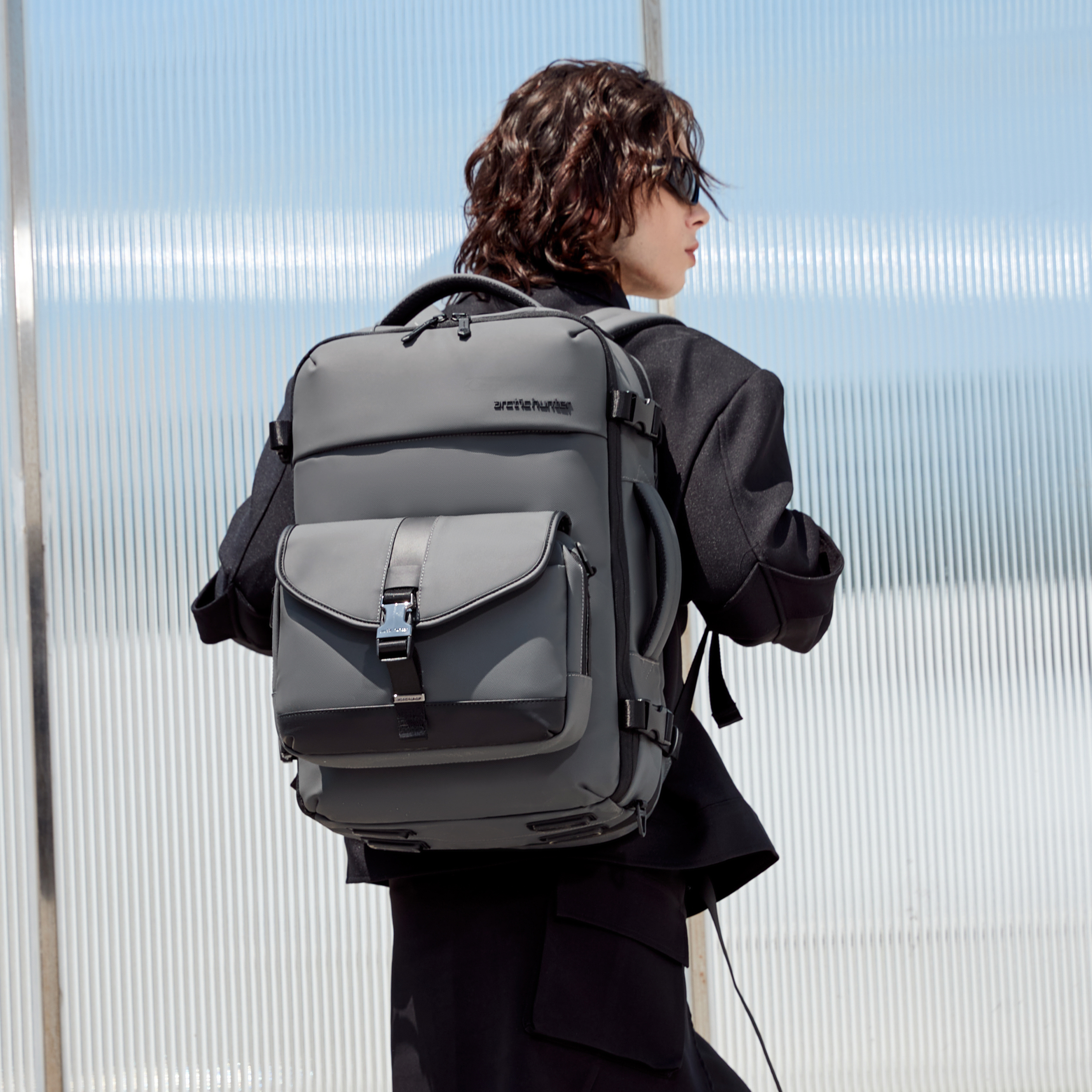 B00865 Grey arctichunter-eg