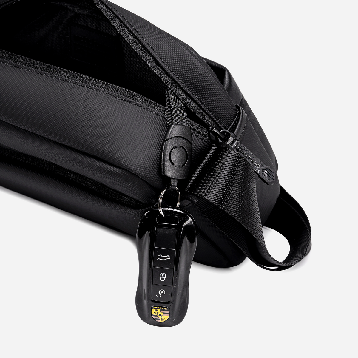 KB00944 Black Arctic Hunter