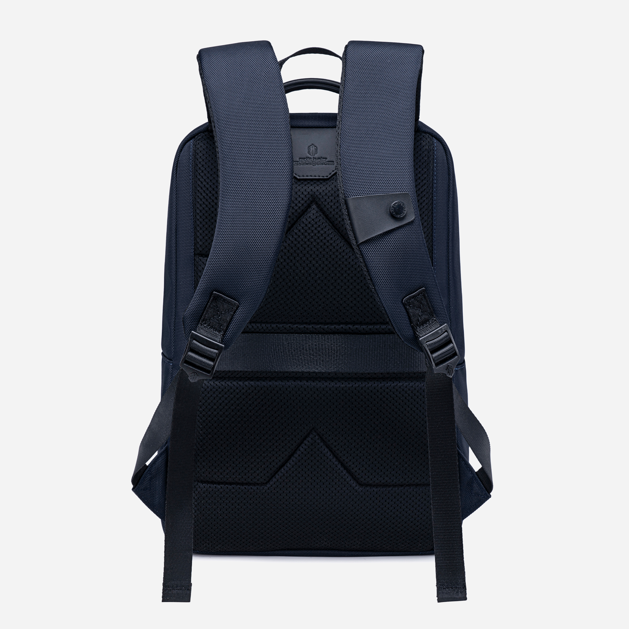 B00681 Blue Arctic Hunter