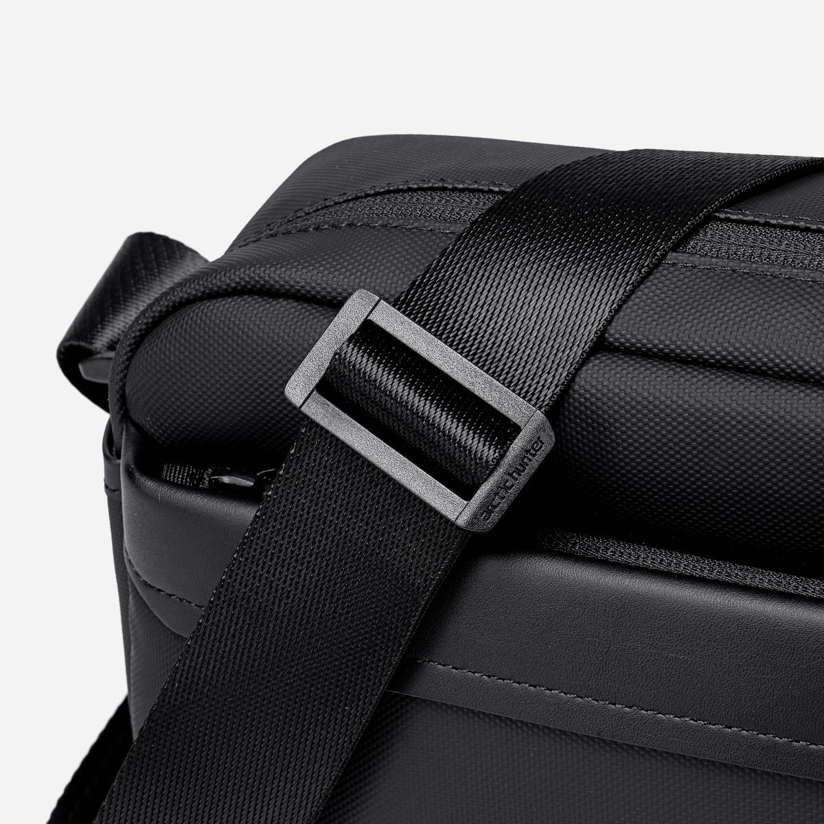 KB00944 Black Arctic Hunter
