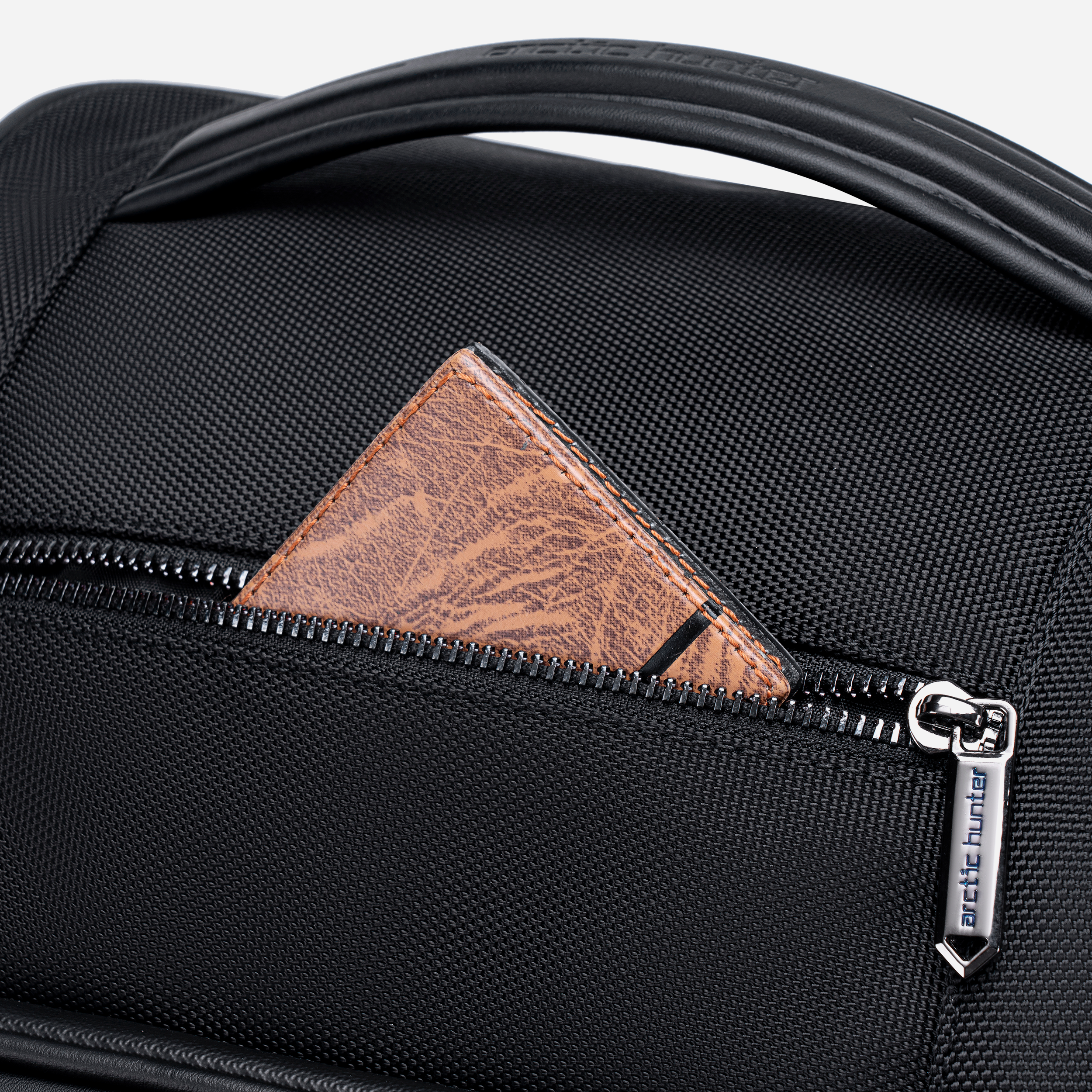 B00675 Black Arctic Hunter