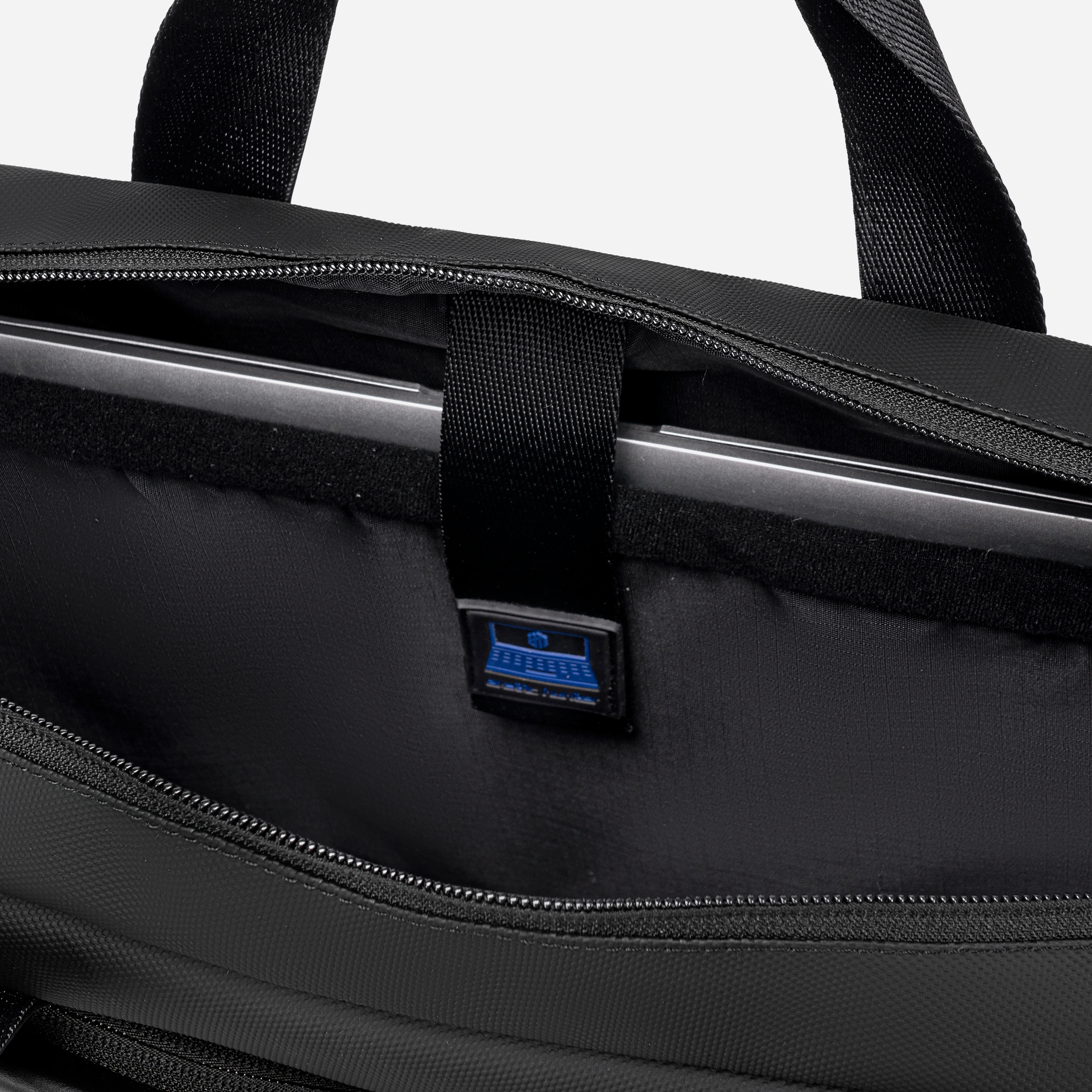 GWB00889 Black arctichunter-eg