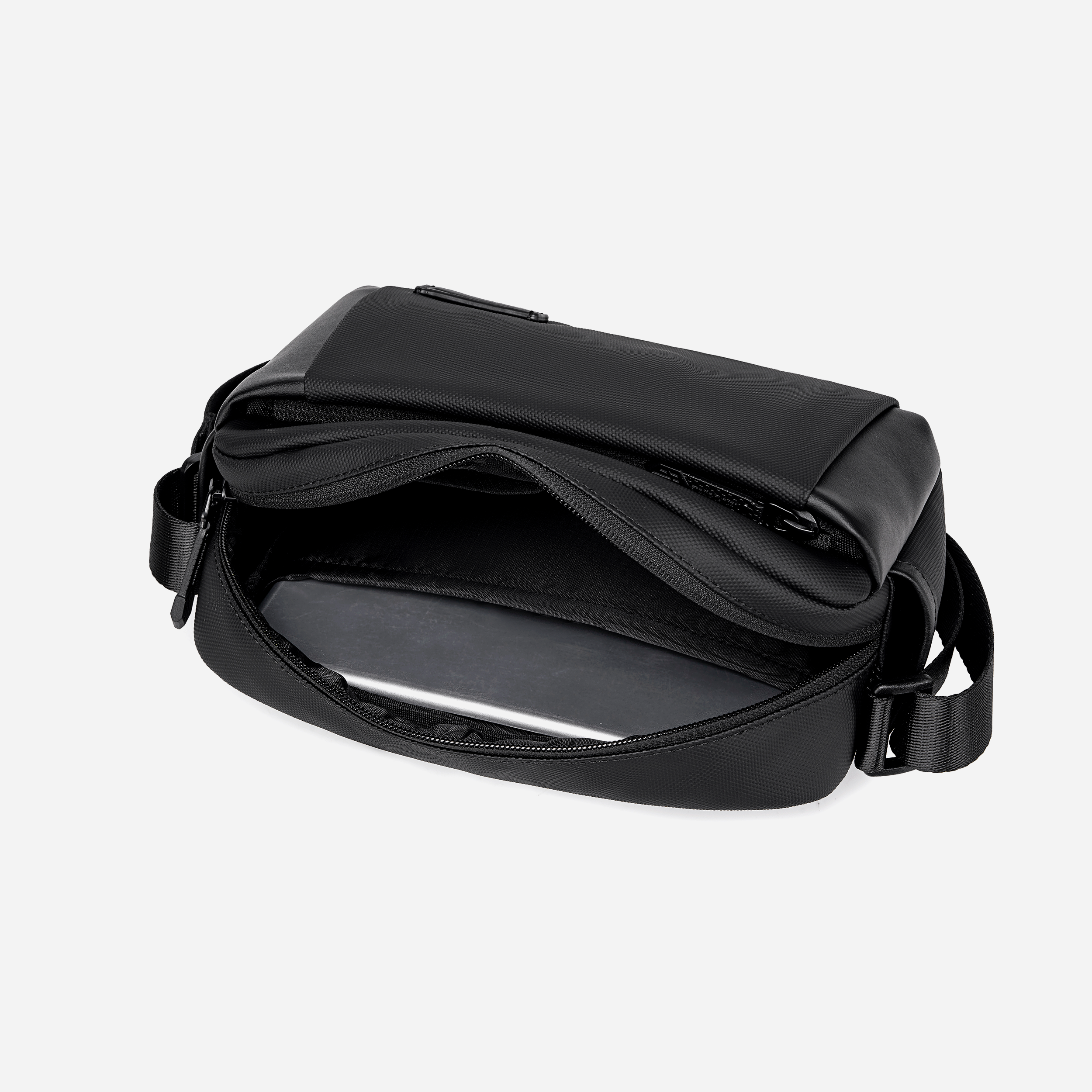 K00943 Black arctichunter-eg