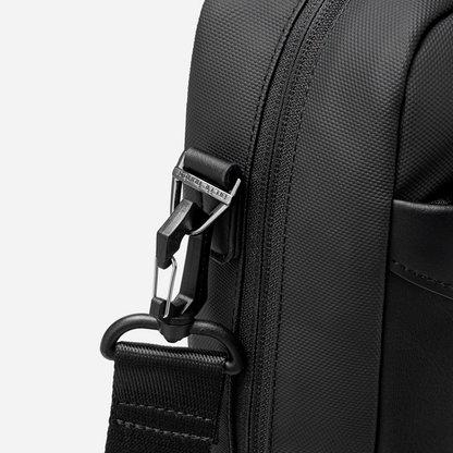 GWB00889 Black arctichunter-eg