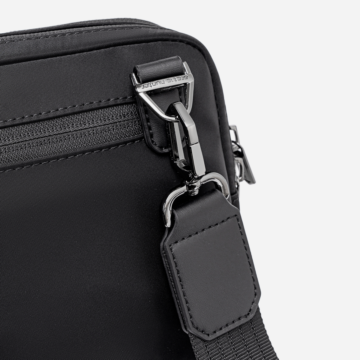 XB00826 Black arctichunter-eg