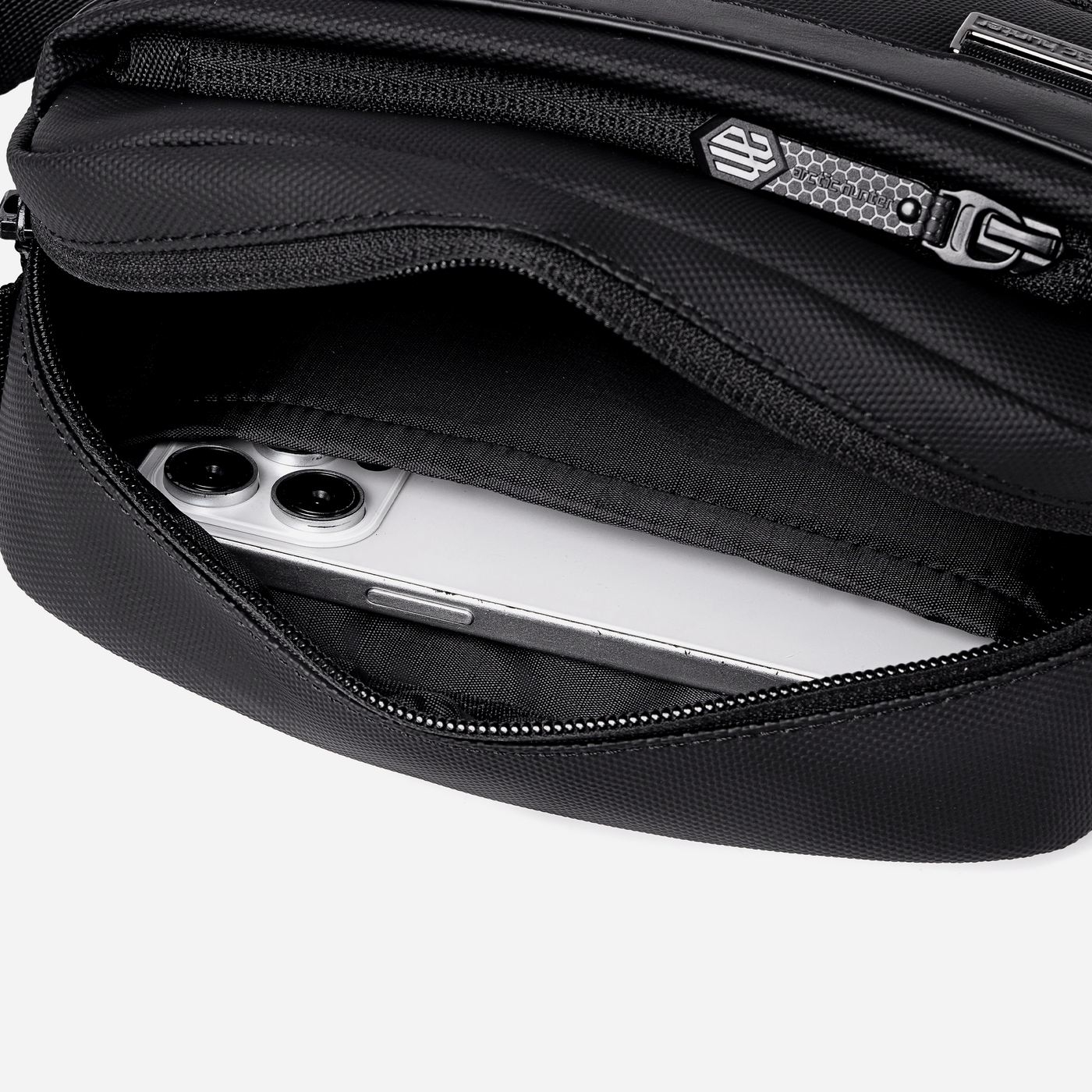 KB00946 Black arctichunter-eg