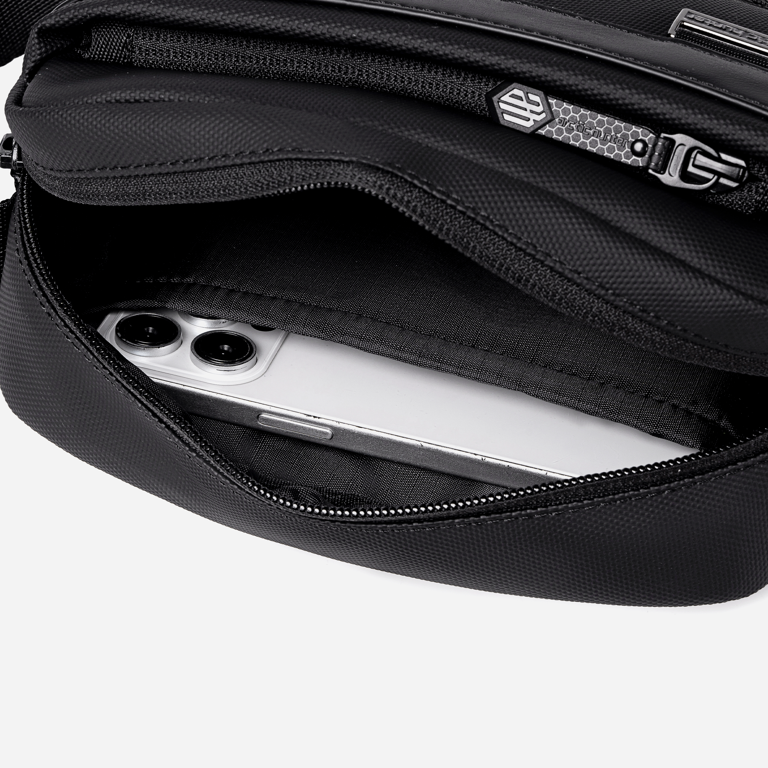 KB00946 Black arctichunter-eg