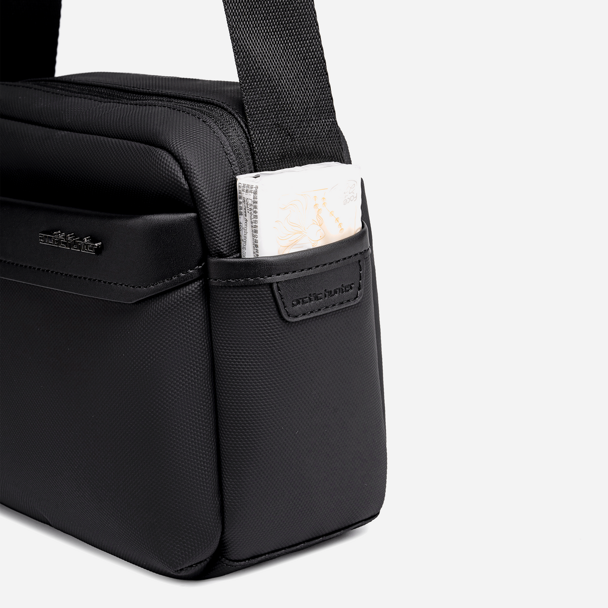 KB00944 Black Arctic Hunter