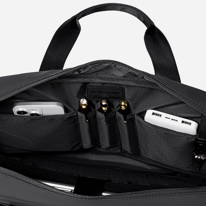 GWB00888 Black arctichunter-eg