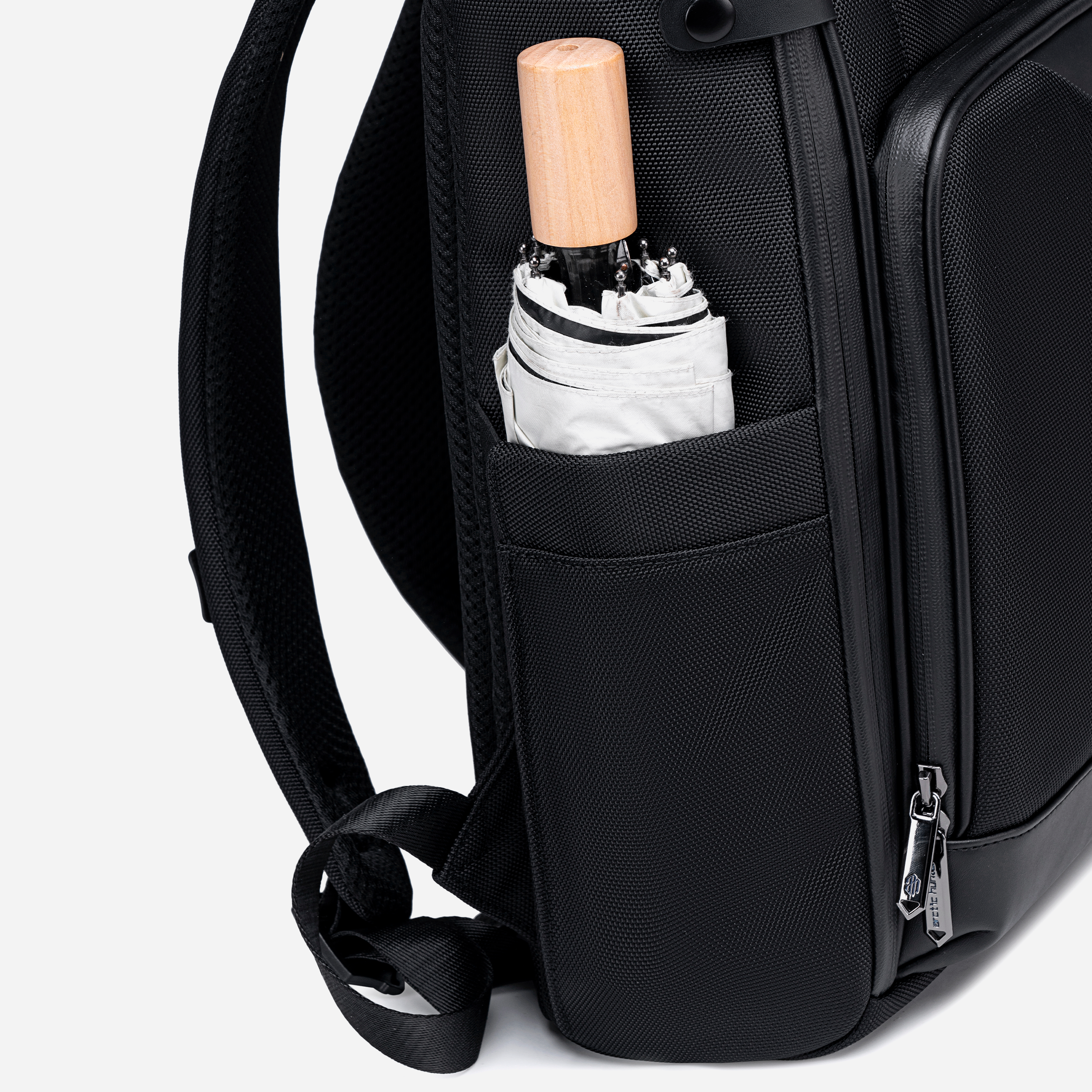 B00675 Black Arctic Hunter