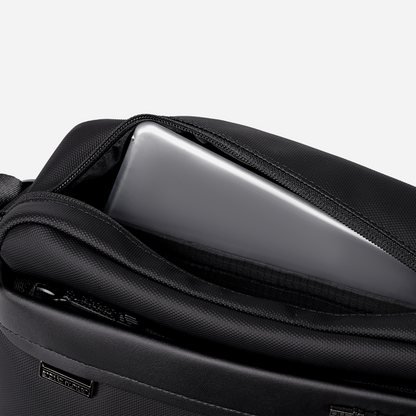 KB00944 Black Arctic Hunter
