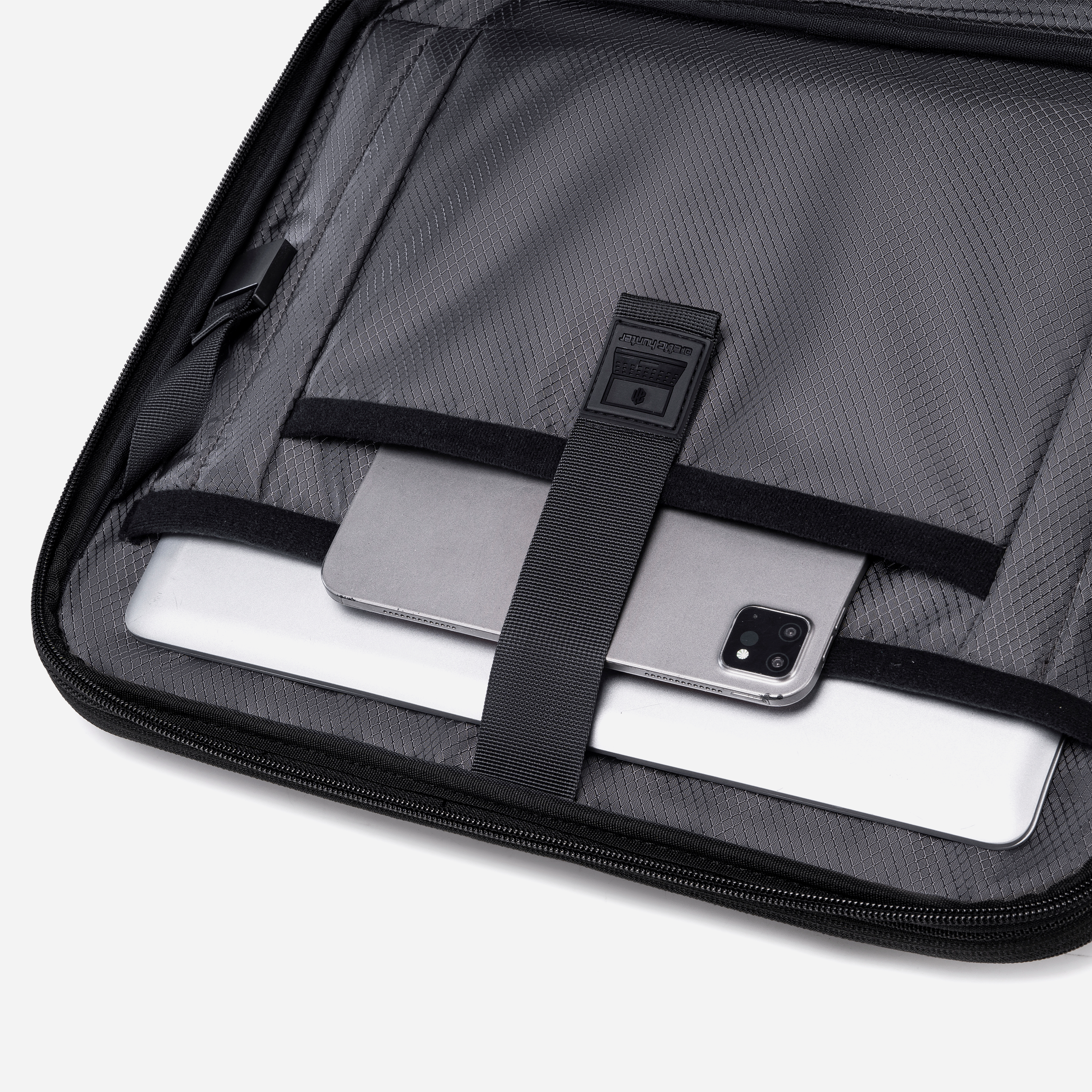 LGX006 Black arctichunter-eg