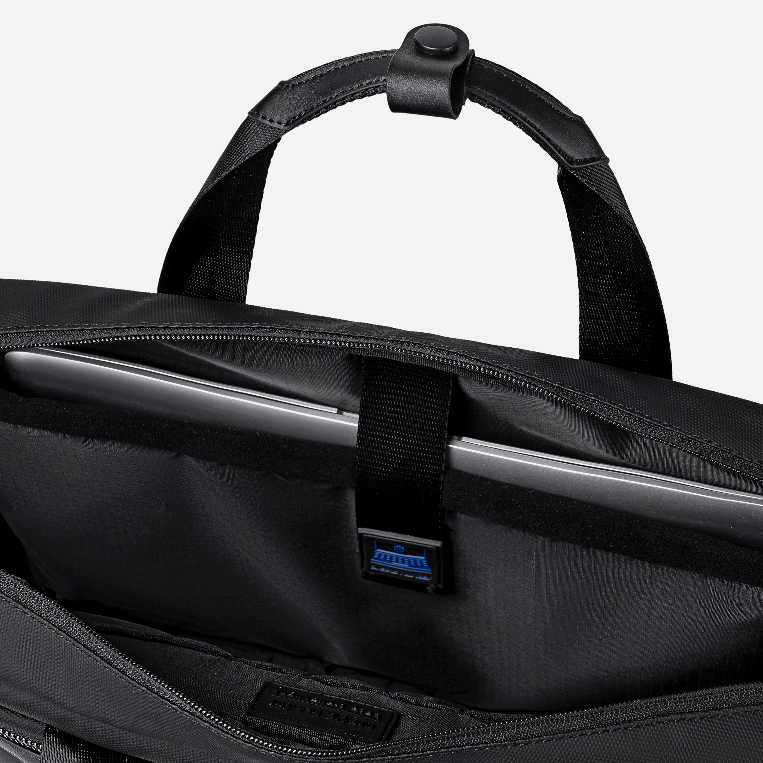 GWB00888 Black arctichunter-eg