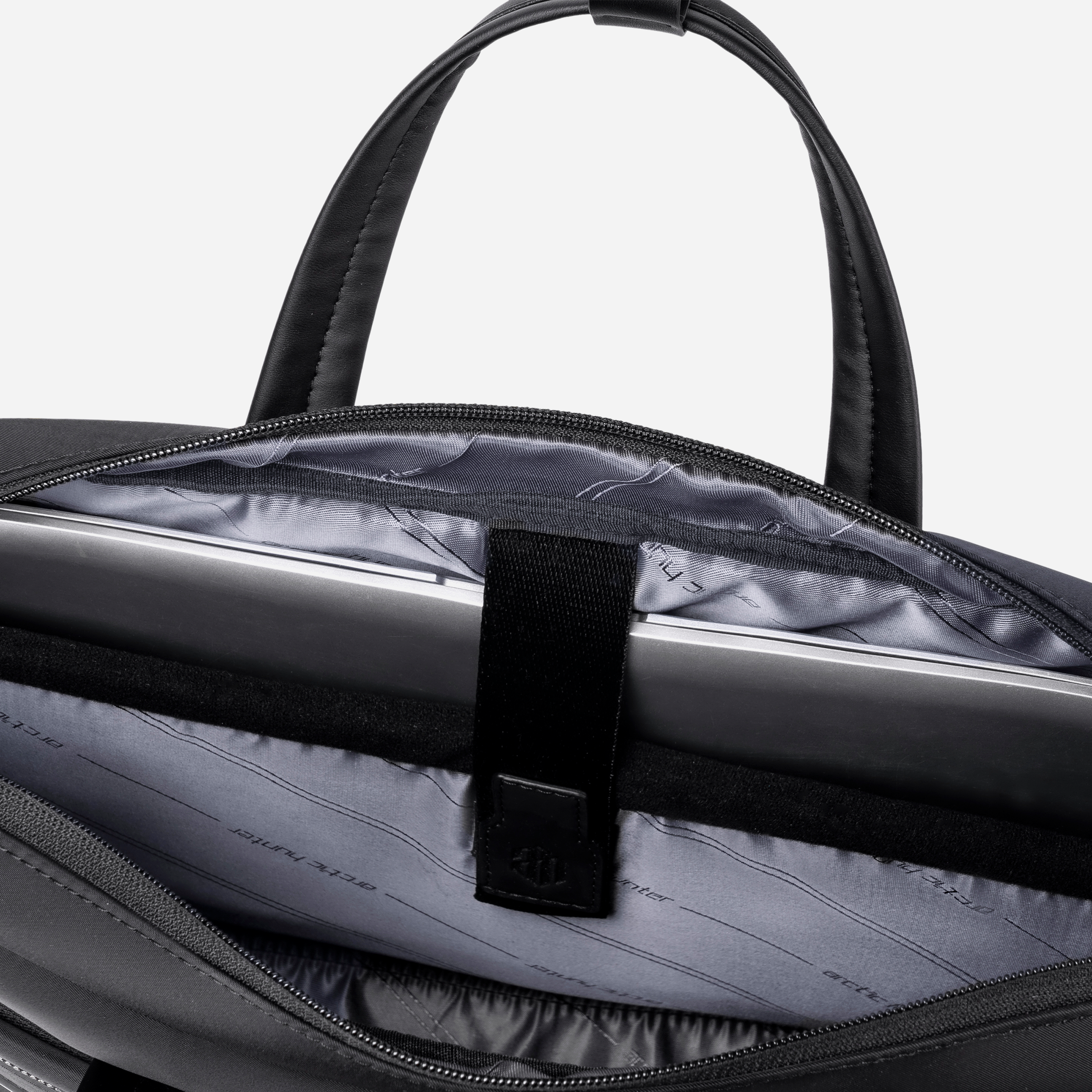 GWB00849 Black arctichunter-eg