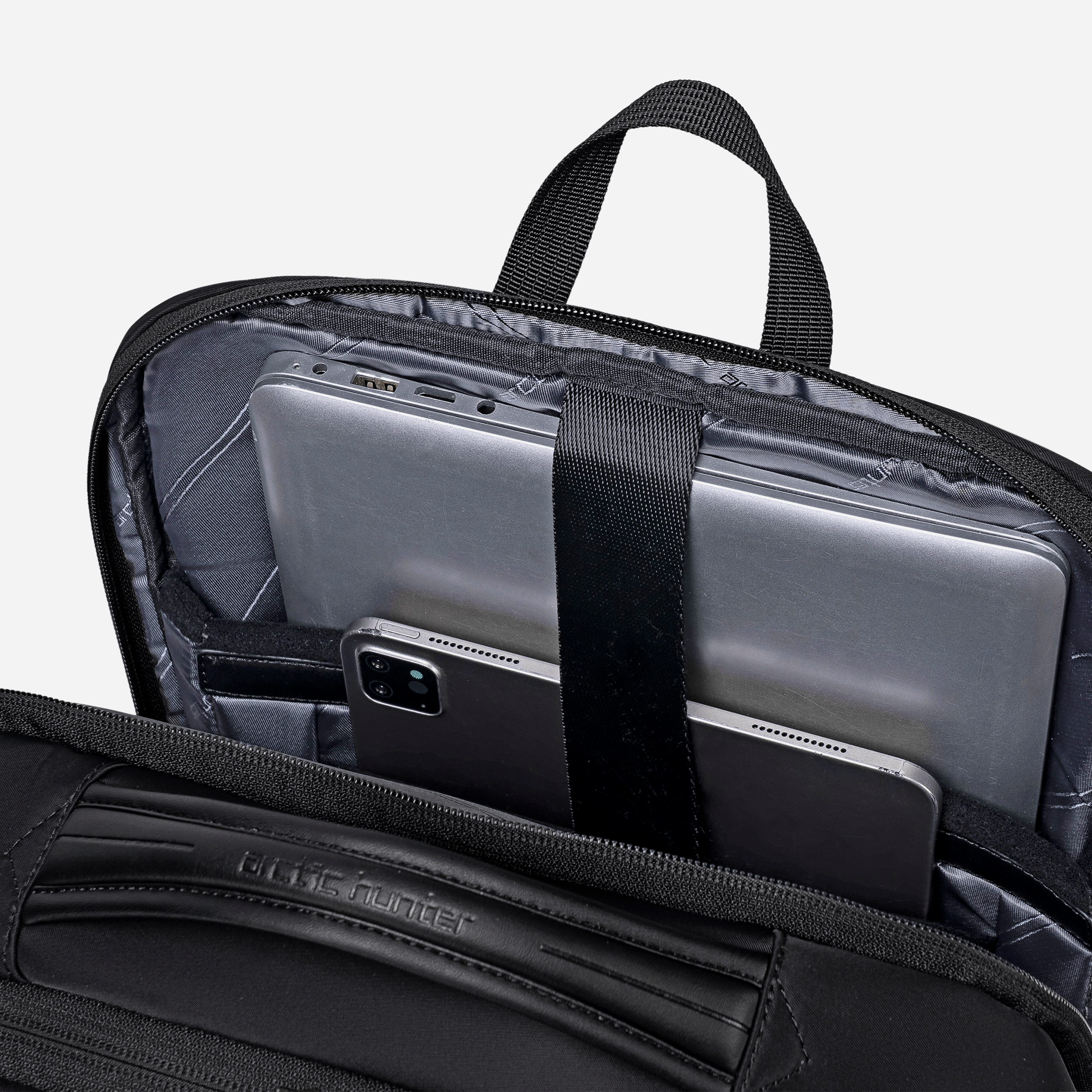 B00833 Black arctichunter-eg