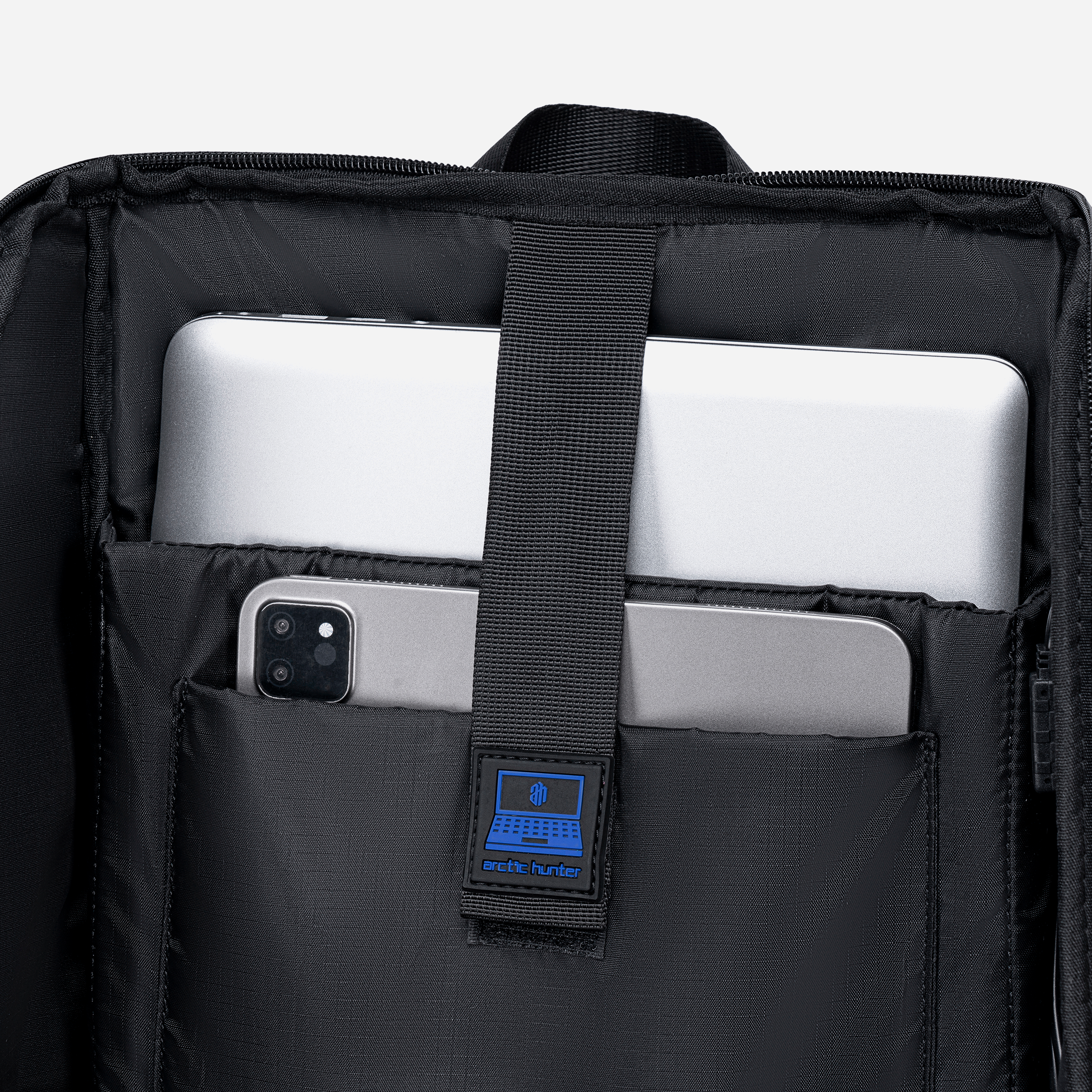 B00675 Black Arctic Hunter