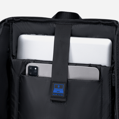 B00675 Black Arctic Hunter