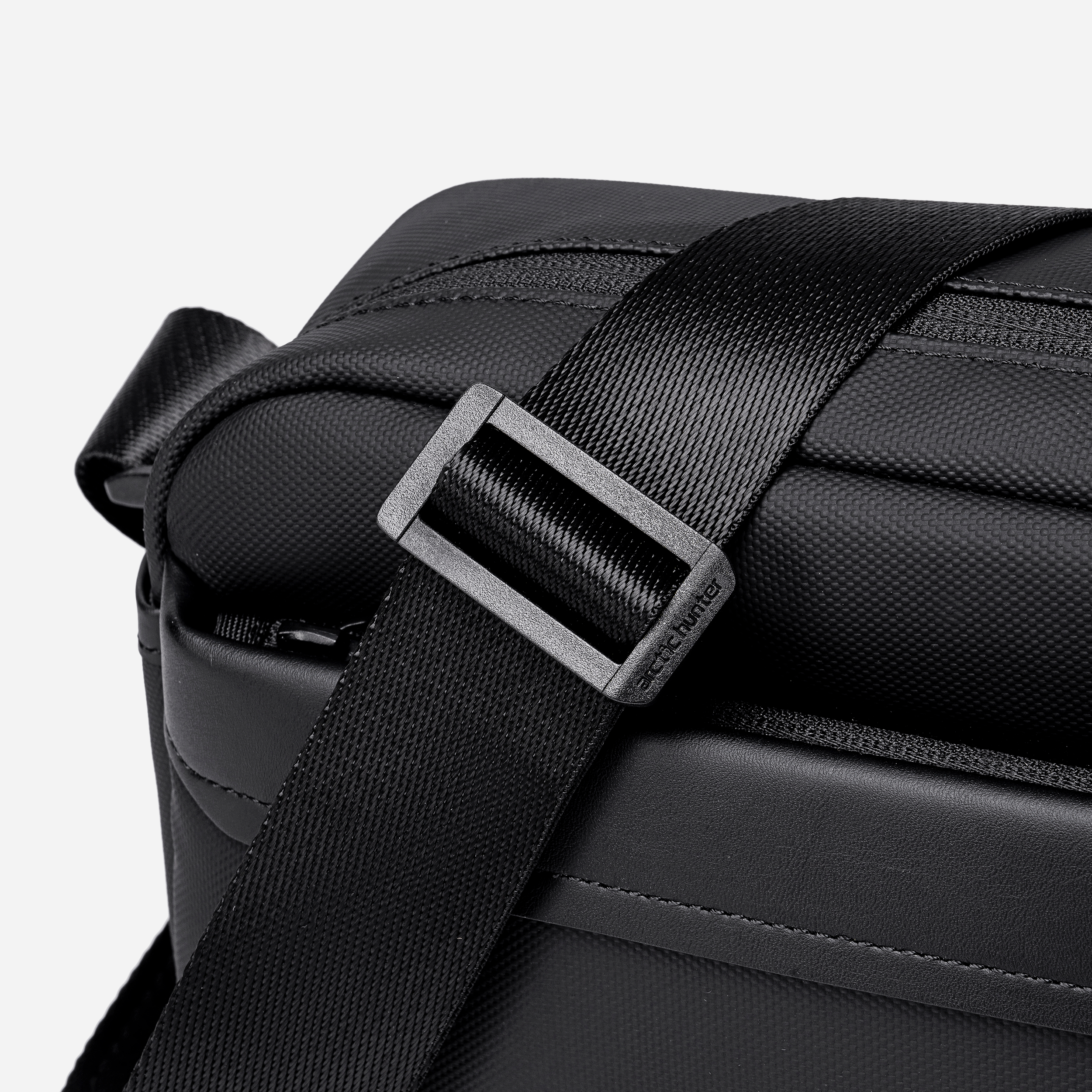 KB00944 Black Arctic Hunter