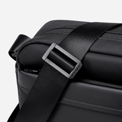 KB00944 Black Arctic Hunter