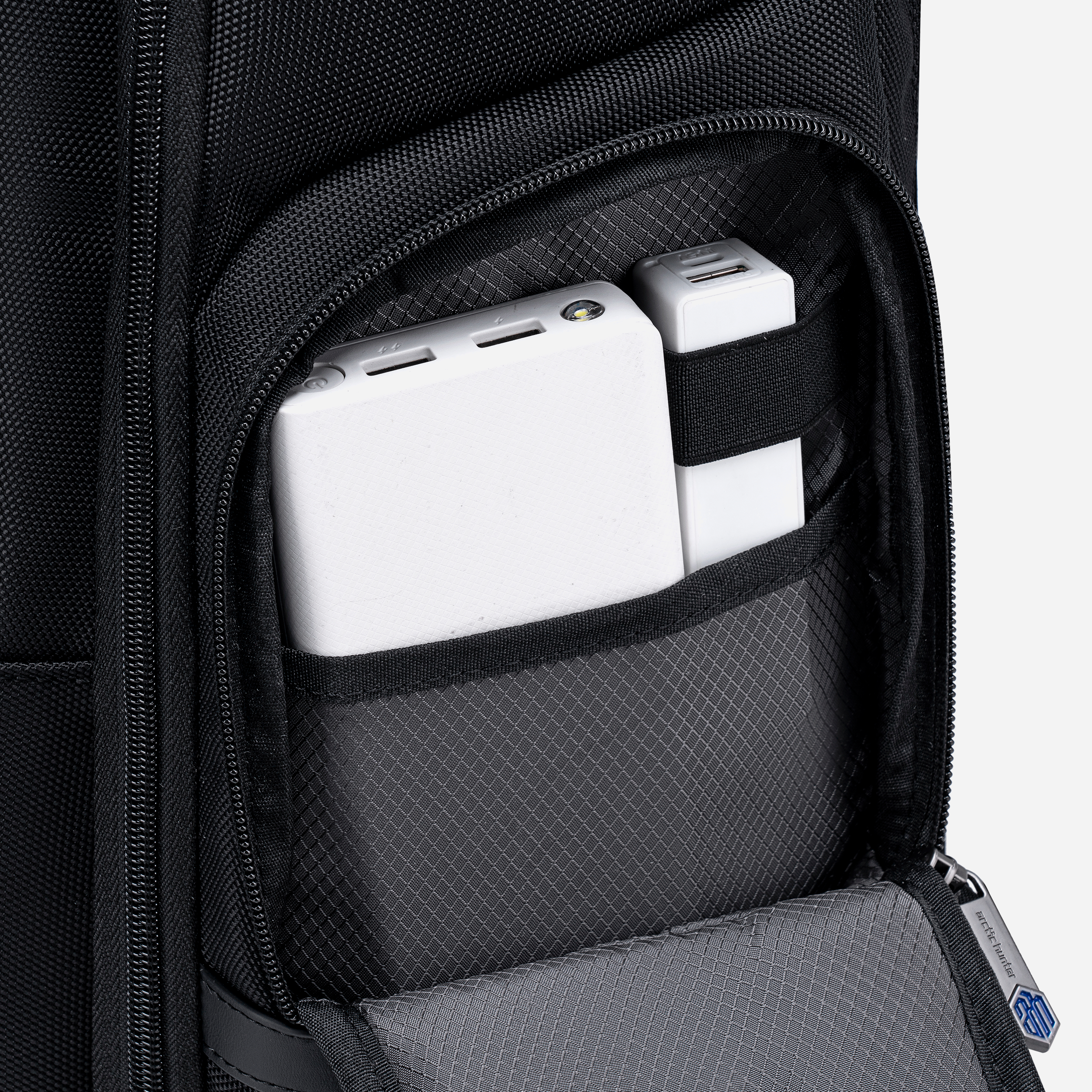 B00683 Blue arctichunter-eg