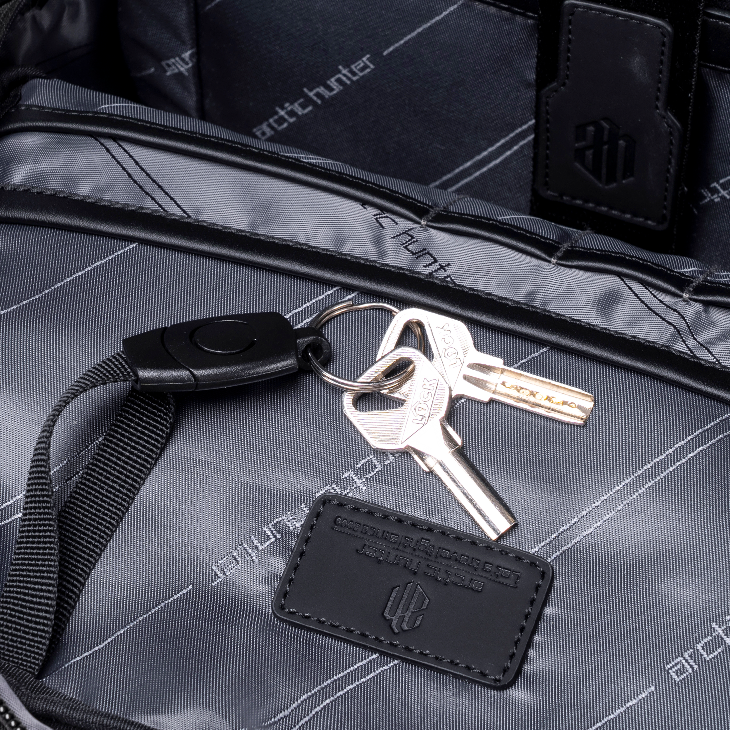 B00811 Black arctichunter-eg