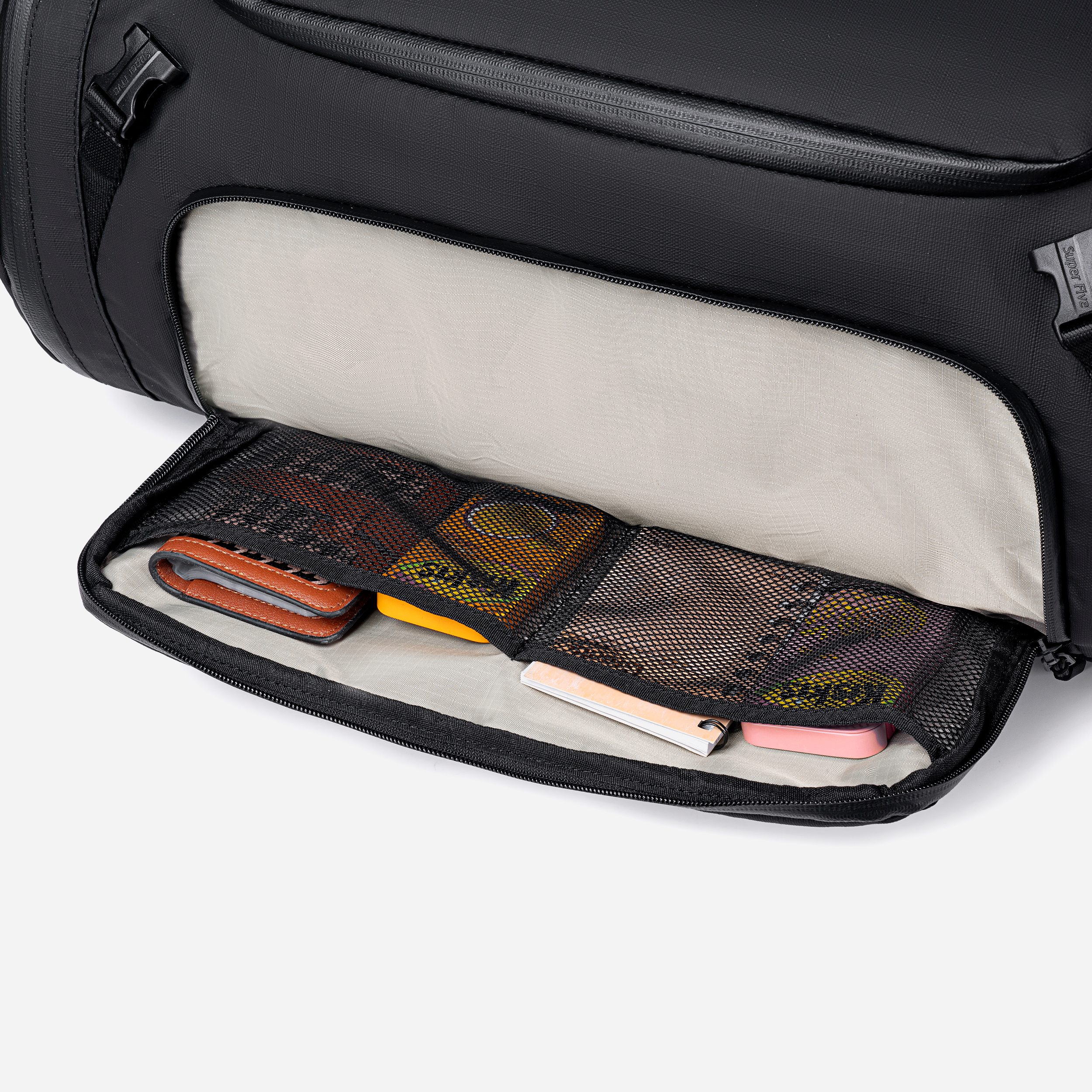 FB00742 Off White Super5