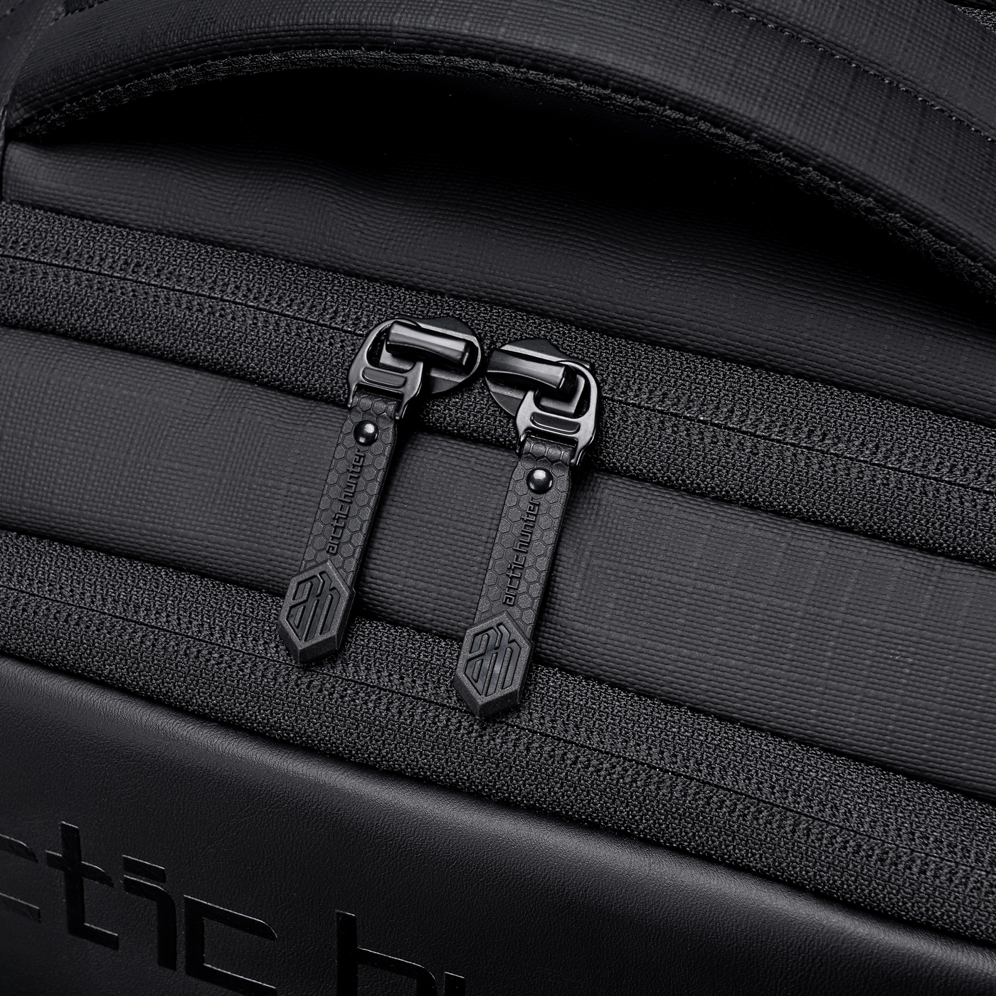 LG00657-1 Black Arctic Hunter