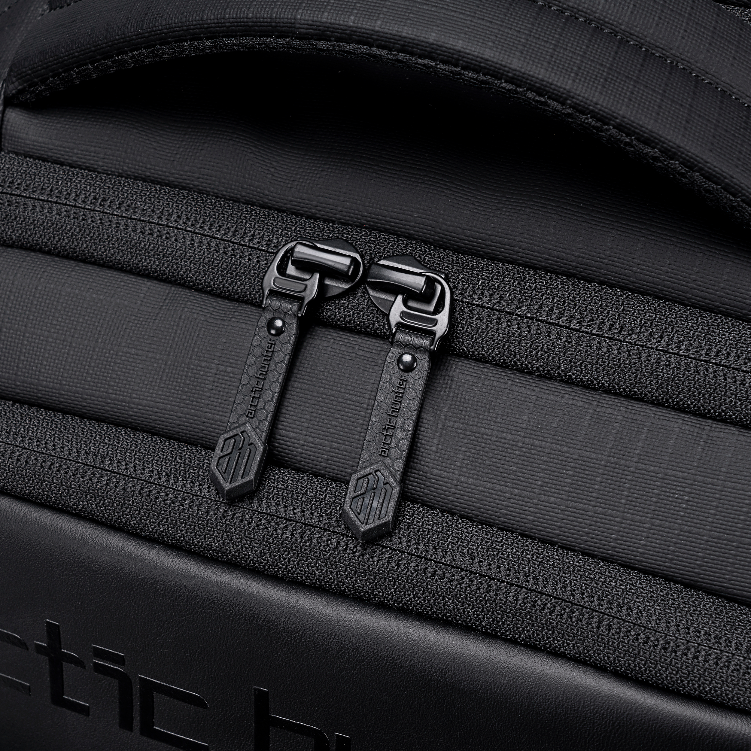 LG00657-1 Black Arctic Hunter