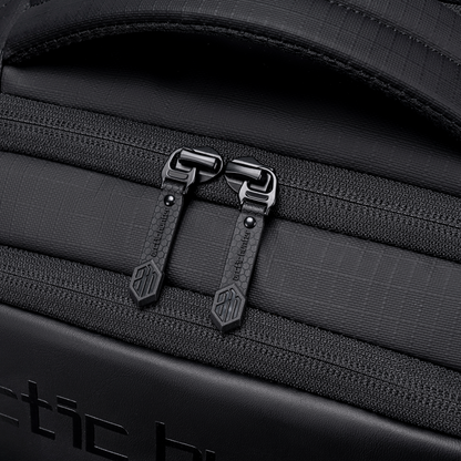 LG00657-1 Black Arctic Hunter