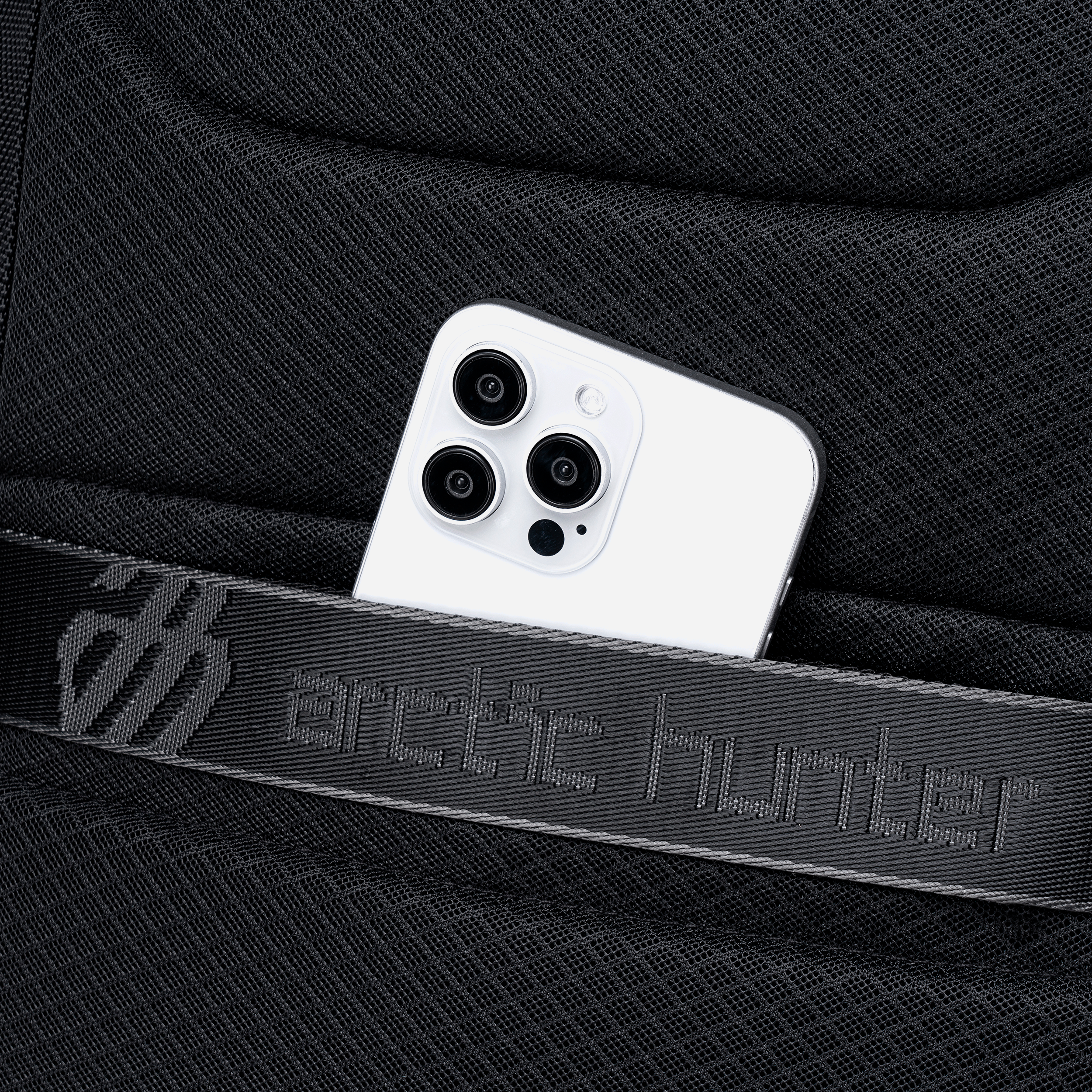 B00683 Blue arctichunter-eg