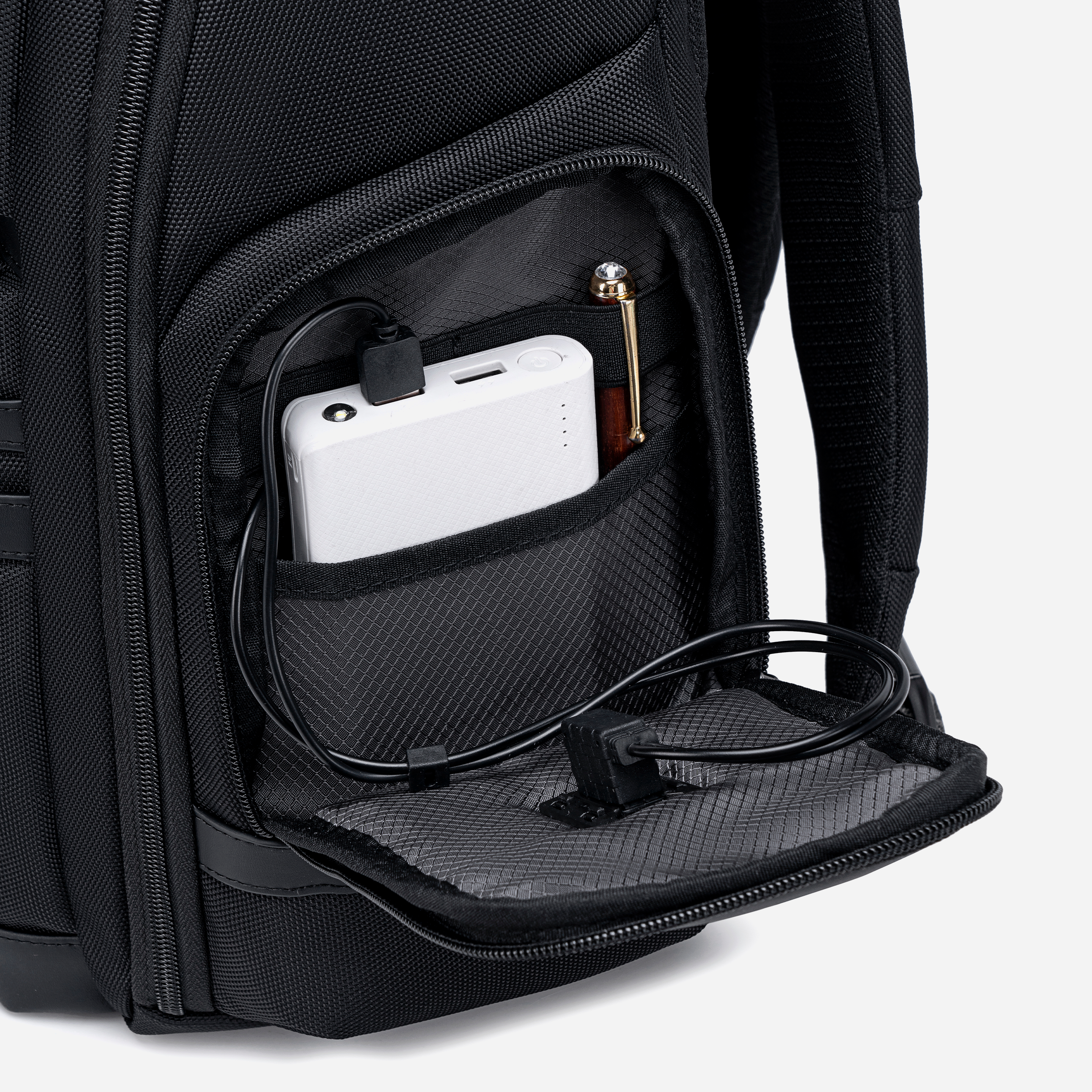 B00682 Blue arctichunter-eg